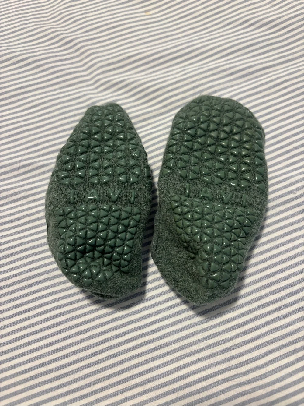 TAVI Dark Green Grip Socks